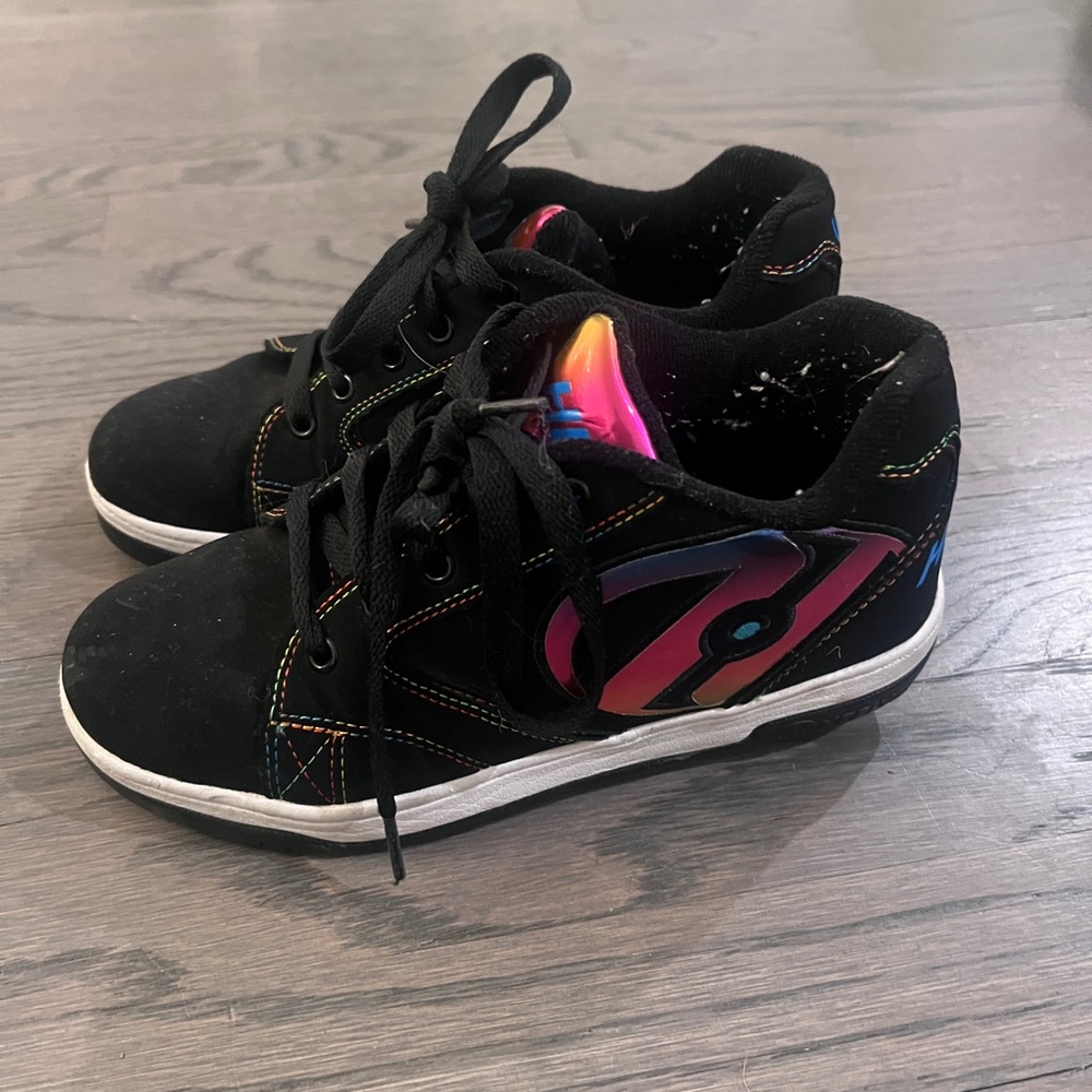 Heely’s Skate Shoes - youth 5 - great condition